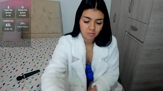 emily1_ Adlı Modelin Canlı XXX Sohbeti