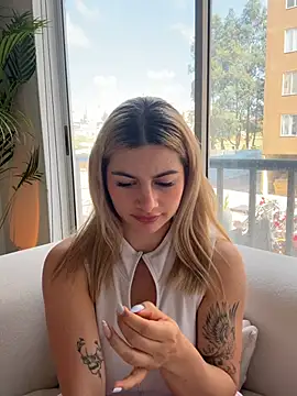 AtheneaRossi 现场XXX聊天