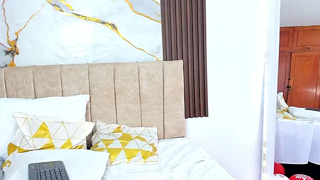 cristalwalker__ Adlı Modelin Canlı XXX Sohbeti