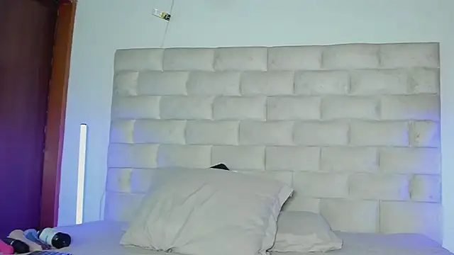 แชท XXX สดของ HollyGrey_