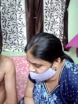 Онлайн чат XXX HoneyHush