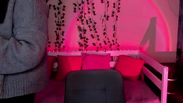 Sahara_Shields live XXX chat