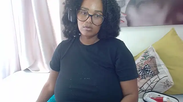 Stormy-Stella: διαδικτυακό σόου στην κάμερα