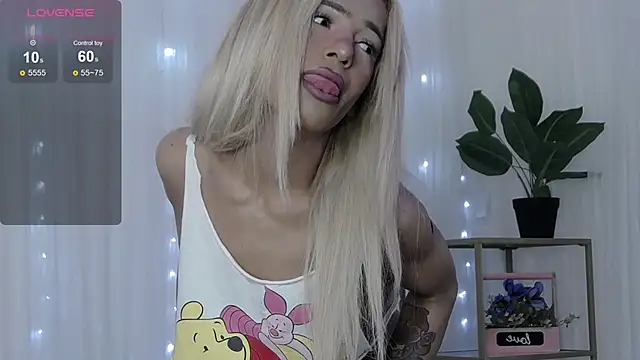 XXX chat uživo modela SarahRaynex