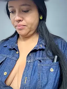 -Mia1: онлайн-секс-чат