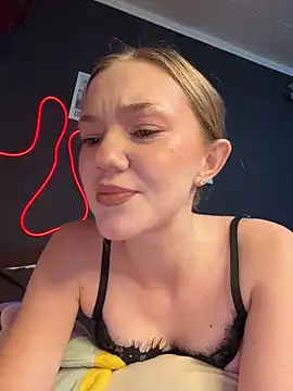 MilaMooneのライブXXXチャット