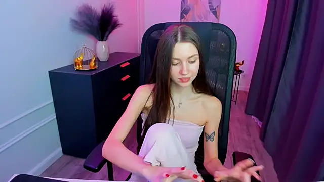 AliceJertis Chat XXX in diretta