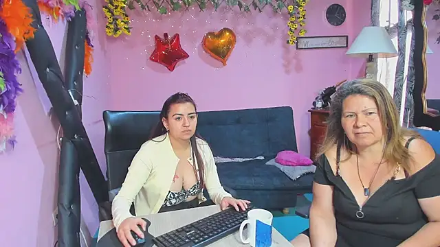 XXX chat uživo modela lesbiancuple