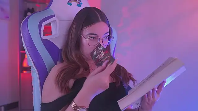 issa_monterrey_: διαδικτυακό σόου στην κάμερα