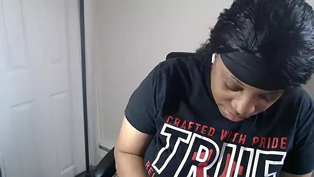 Pokazy przed kamerką – Sexymona1218