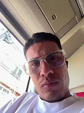 Latin_Paisa_Boy Adlı Modelin Canlı XXX Sohbeti