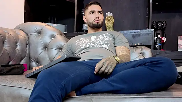 matteosantos Adlı Modelin Canlı XXX Sohbeti