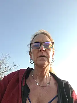 HotWifeLyn68 Webcam-Show