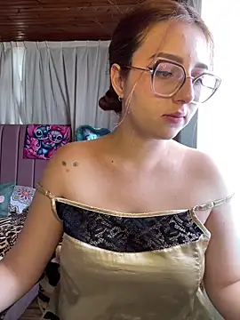 CoraVibes élő XXX-chatje