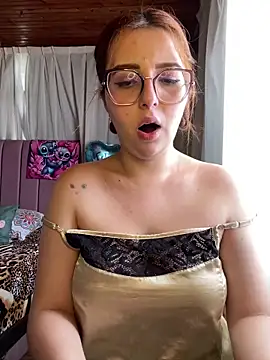 CoraVibes live XXX chat