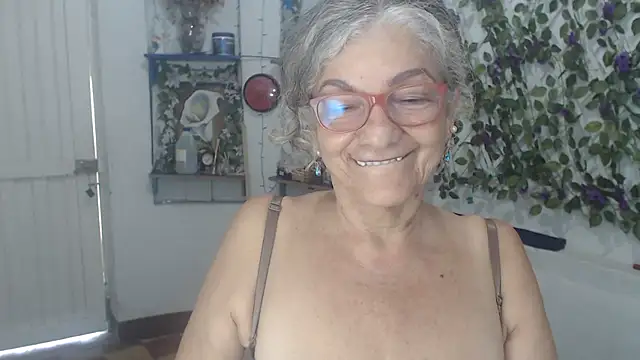 FunnyGrandma Adlı Modelin Web Kamerası Şovu