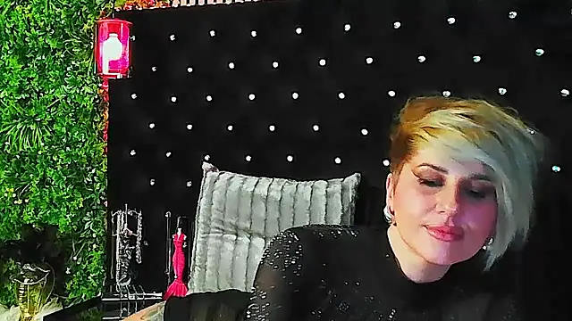 InannaStar's Live XXX Chat