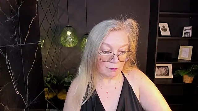 NataliMellow Adlı Modelin Canlı XXX Sohbeti