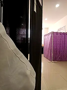 MAYE__13 élő XXX-chatje