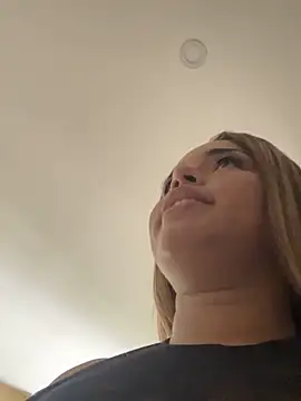 Chat XXX en directo de Kira_Spiicy