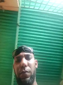 UnreadyChutzpa Show in webcam