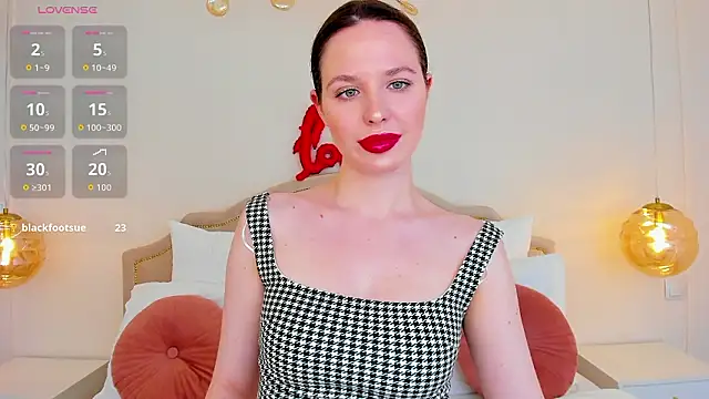 MonaRicci live XXX chat