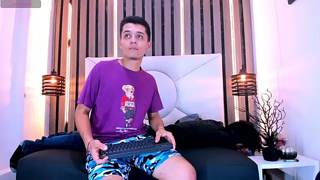 Chat +18 de James_And_Kenet ao vivo