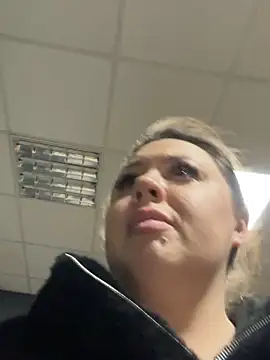 Show modela Sara_Slow na web-kameri