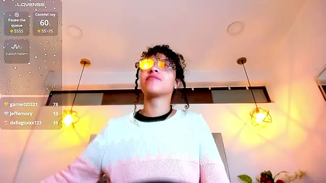 Hanna_Cornee_: онлайн-секс-чат