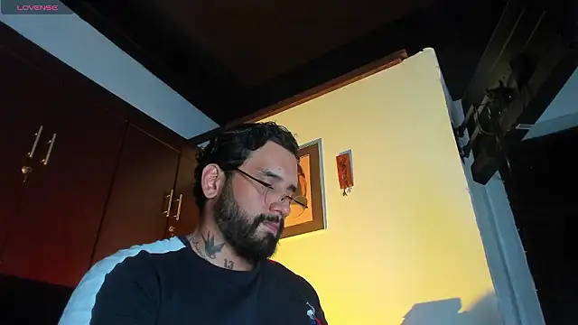 Chatroom XXX en direct de CamiloGray_