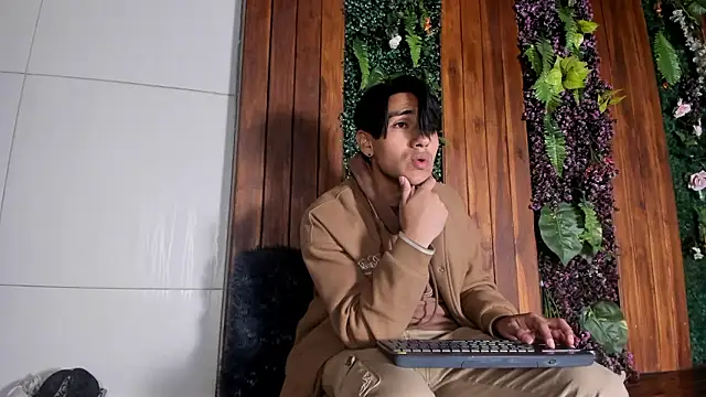 Andy_Joy_ Live XXX Chat