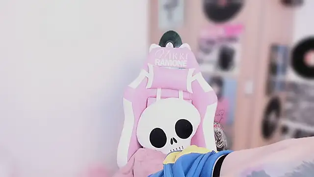 NikkiRamone Chat XXX in diretta