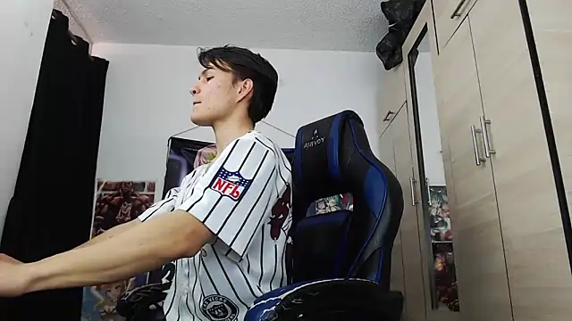 sr_jaeger: διαδικτυακό σόου στην κάμερα