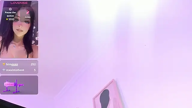 valentinna_montess élő XXX-chatje