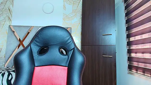 Naughty_Kittenm live XXX chat