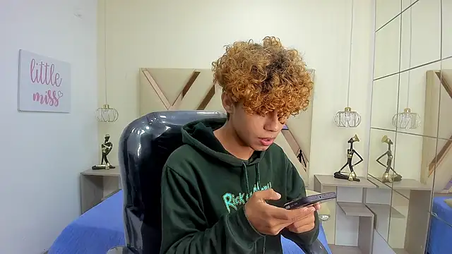 Czat XXX na żywo – Anyelo_Twink