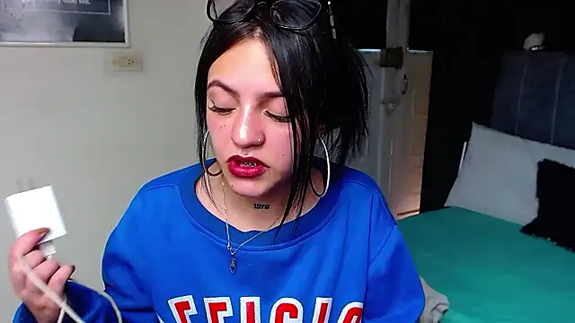 Chat +18 de Violettasquirt ao vivo