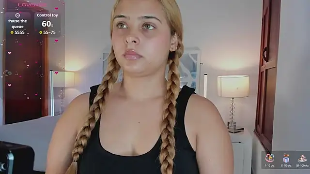 MikaelaStoneのライブXXXチャット