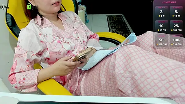 Clumsy_Girl: онлайн-секс- чат