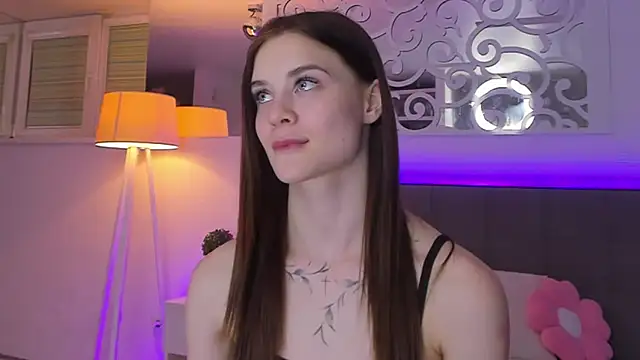 LuisaClover Chat XXX in diretta