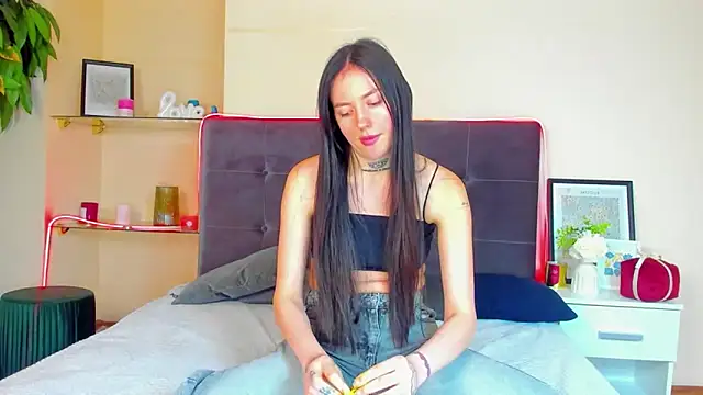 دردشة AdrianaCult الجنسية المباشرة