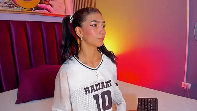 LauraAristizabal's Live XXX Chat