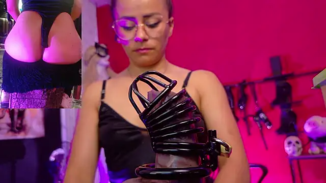 MistressSlut1 现场XXX聊天