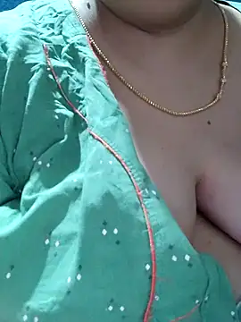 tamilthanushri Chat XXX in diretta