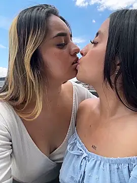 Antonella_Julieta Adlı Modelin Canlı XXX Sohbeti