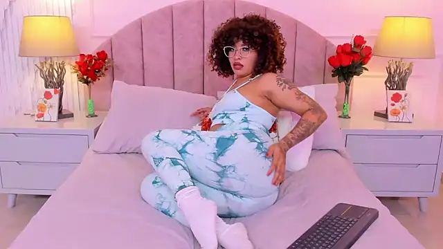 MadelaineJonesn Live XXX chat