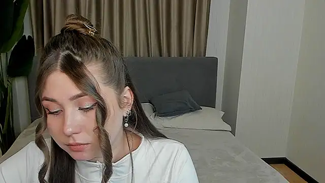 MadelinePiel Adlı Modelin Canlı XXX Sohbeti