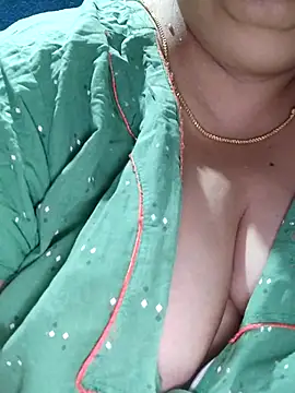 tamilthanushri Chat XXX in diretta