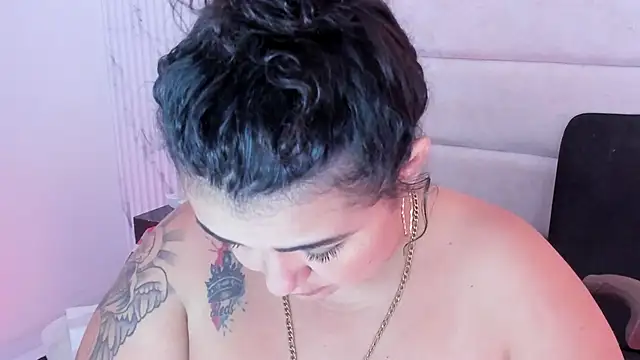 Reginavegaa Chat XXX in diretta