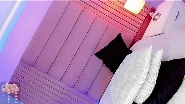 Camille_deluxe Adlı Modelin Canlı XXX Sohbeti